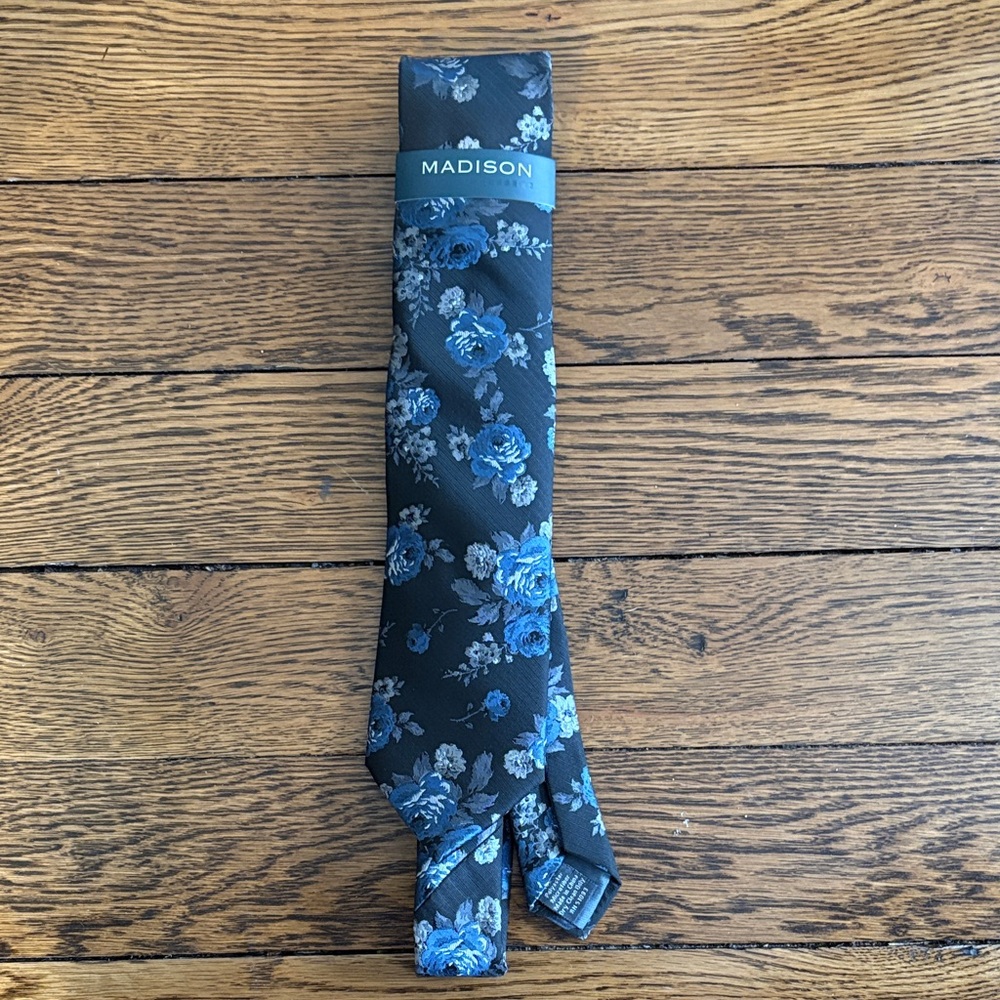 NWT Madison Tie